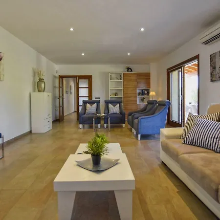Holiday home Atemberaubende Mit Pool Und Panoramablick In Unmittelbarer Naehe Von Und Dem