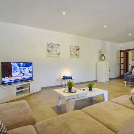 Atemberaubende Mit Pool Und Panoramablick In Unmittelbarer Naehe Von Und Dem Holiday home *